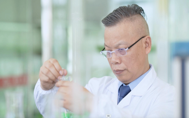 一抹中國紅，何以守護千萬家？揭秘蝦青素之父的傳奇故事